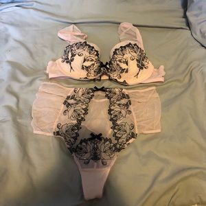 ☀️Price drop☀️ Victoria’s Secret Lingerie Set
